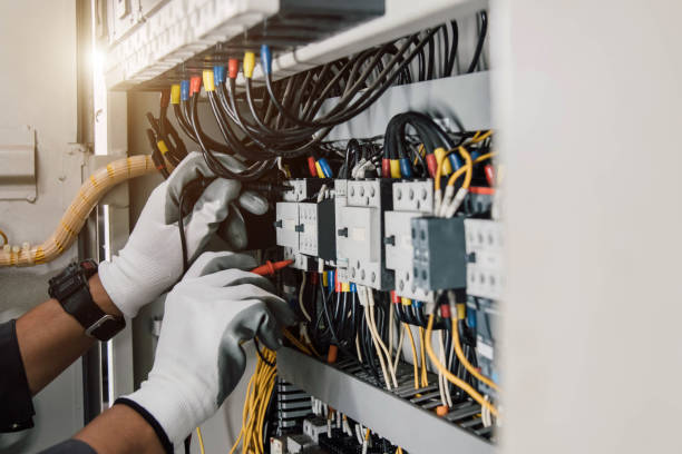 Best Affordable Emergency Electrician  in Freer, TX